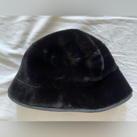 Gilly Forge Black Faux Fur Hat with Blue silk lining. Excellent condition! - Picture 2 of 8
